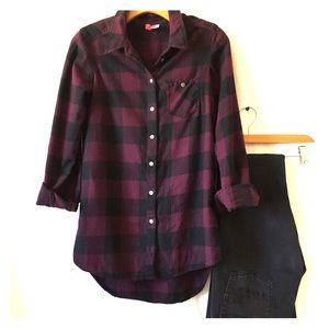 H&M hi/low flannel button up shirt.