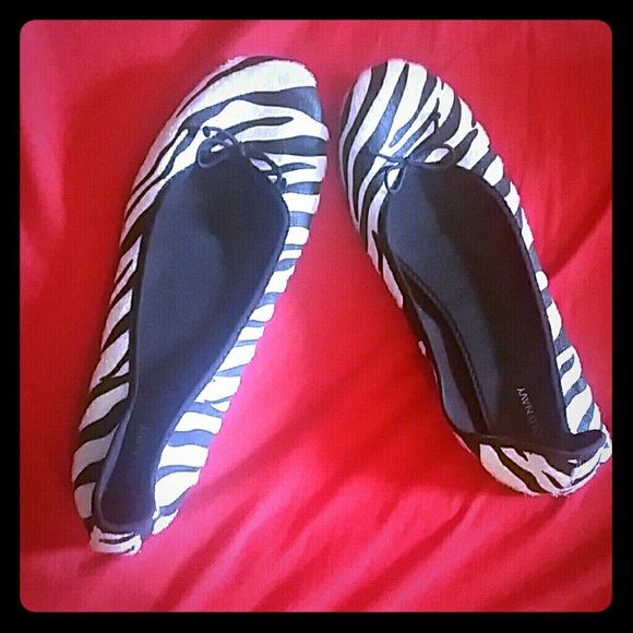 Old Navy zebra flats size 11