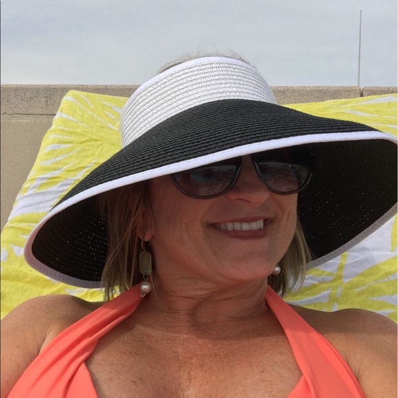 Meet your Posher, Susan - Picture 3 of 3