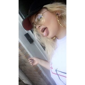 Meet your Posher, Kara