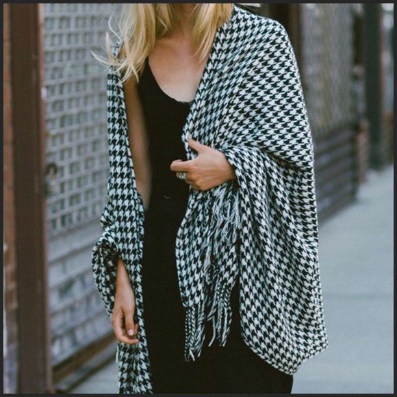Houndstooth Oversize Scarf
