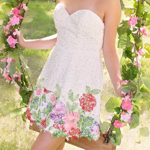 White and flowers dress Size 6