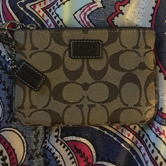 Authentic Coach wristlet - Picture 2 of 4