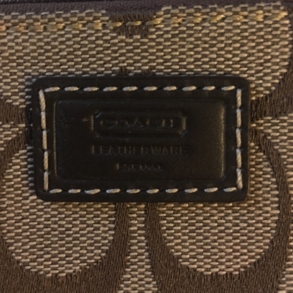 Authentic Coach wristlet - Picture 3 of 4