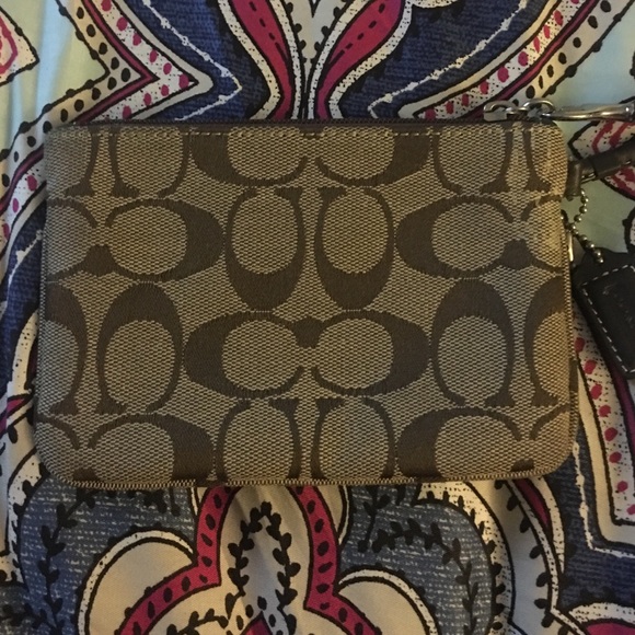 Authentic Coach wristlet - Picture 4 of 4