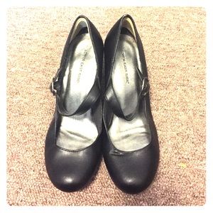 Black MaryJane style pumps Black MaryJane style pumps