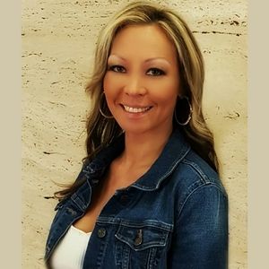 Meet your Posher, Debra