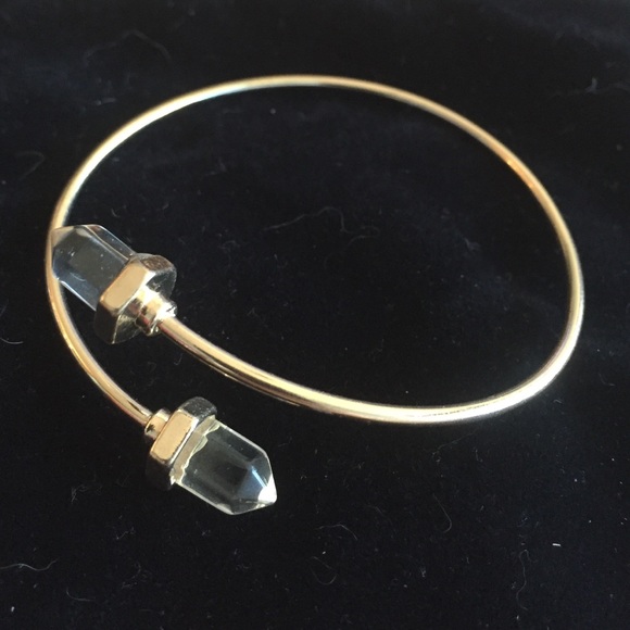 Cuff bracelet with crystal stoppers