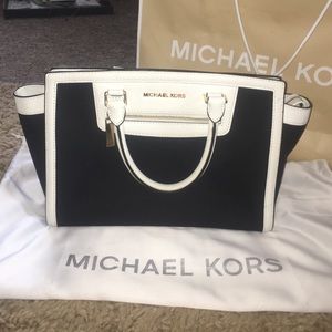 Michael Kors Large Selma Black & White