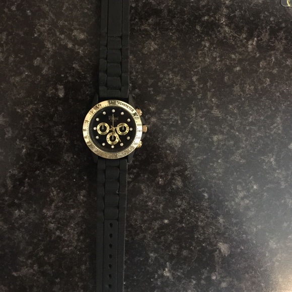 Watch! - Picture 2 of 2