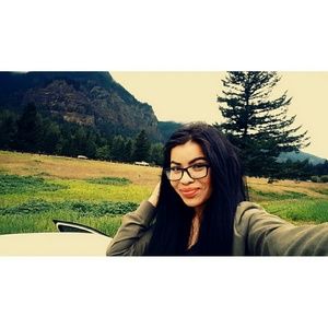 Meet your Posher, Maria