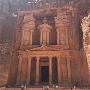 Meet your Posher, Loay