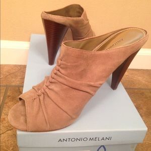 Antonio Melani, taupe