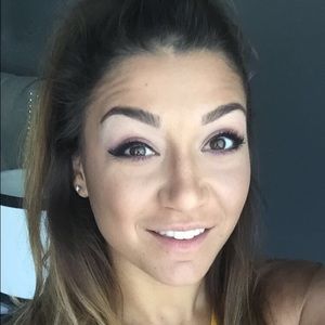 Meet your Posher, Alessandra