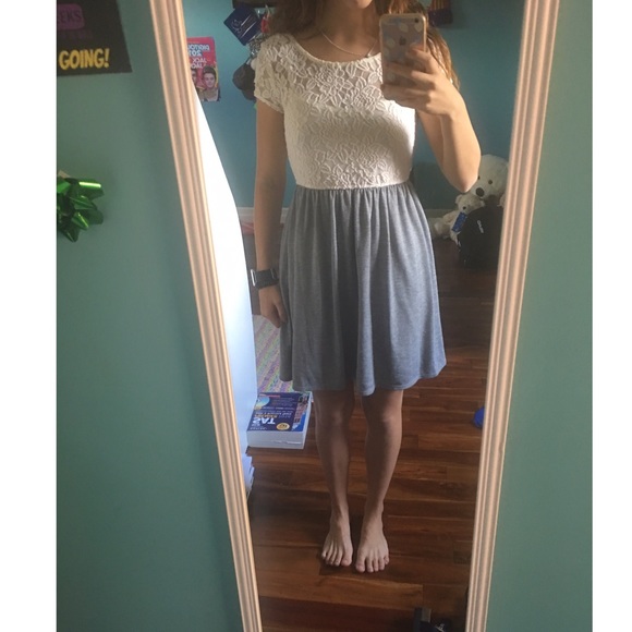 Cute day dress with lace detailing - Picture 1 of 4