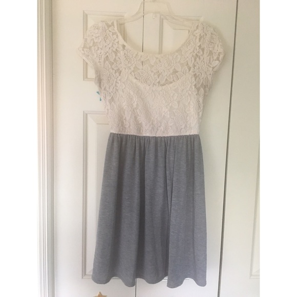 Cute day dress with lace detailing - Picture 2 of 4