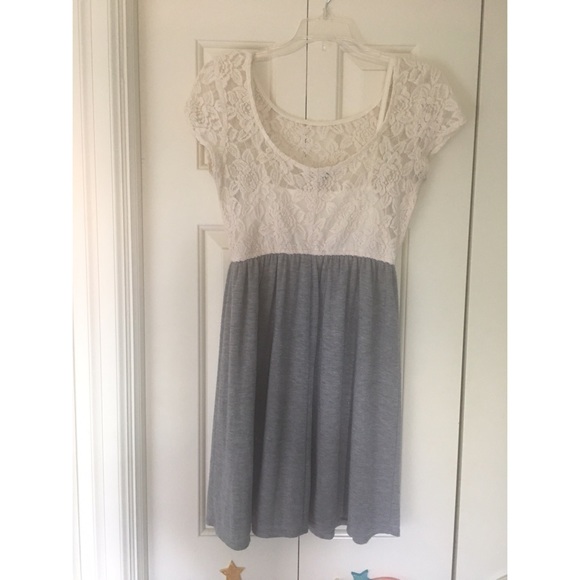 Cute day dress with lace detailing - Picture 3 of 4