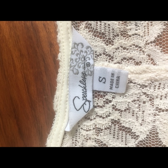 Cute day dress with lace detailing - Picture 4 of 4