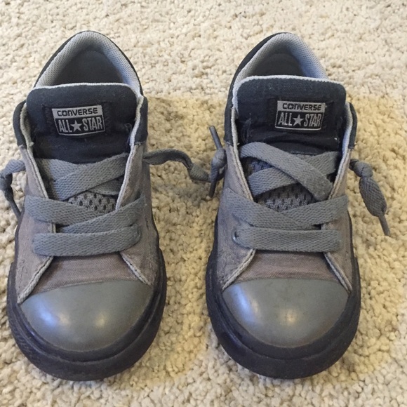 Toddler gently used converse all star's