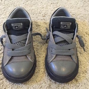Toddler gently used converse all star's