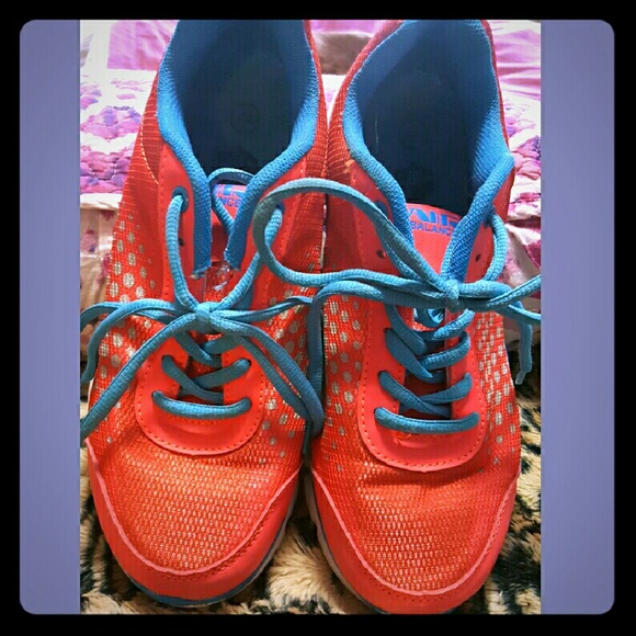 Size 8 gym sneakers. NOT NIKE..gently worn in gym.