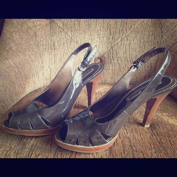 Bandolino leather chocolate sling backs