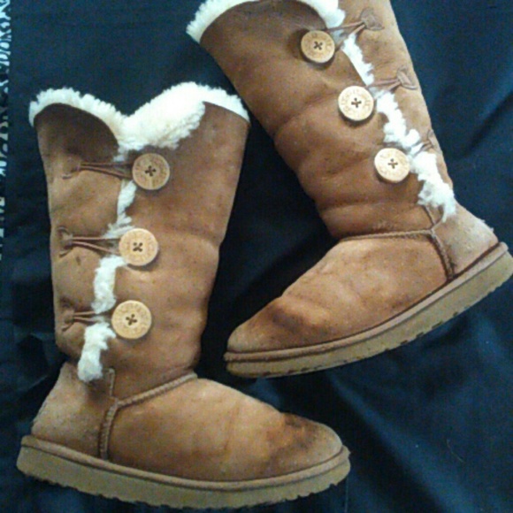 Uggs tall bailey button chestnut size 7