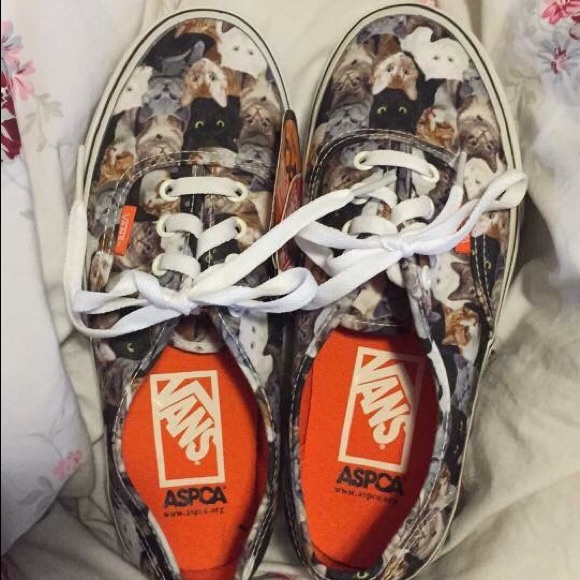 BNWT ASPCA CAT VANS