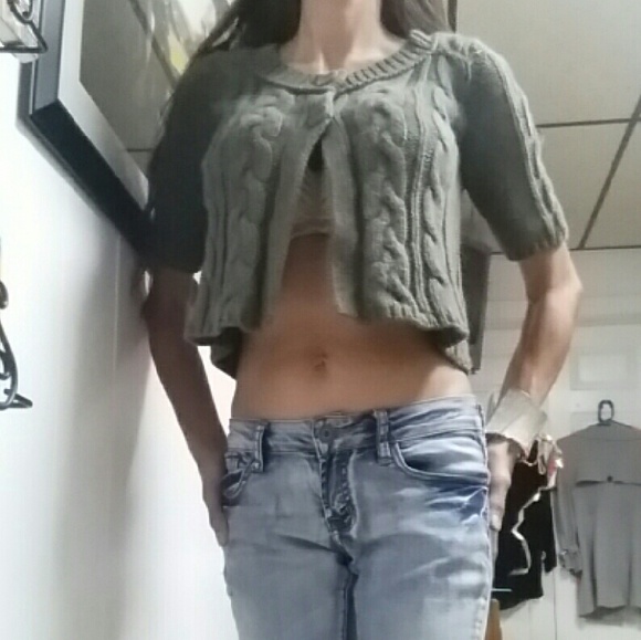 Small knitted American Eagle cropped sweater. - Picture 2 of 4