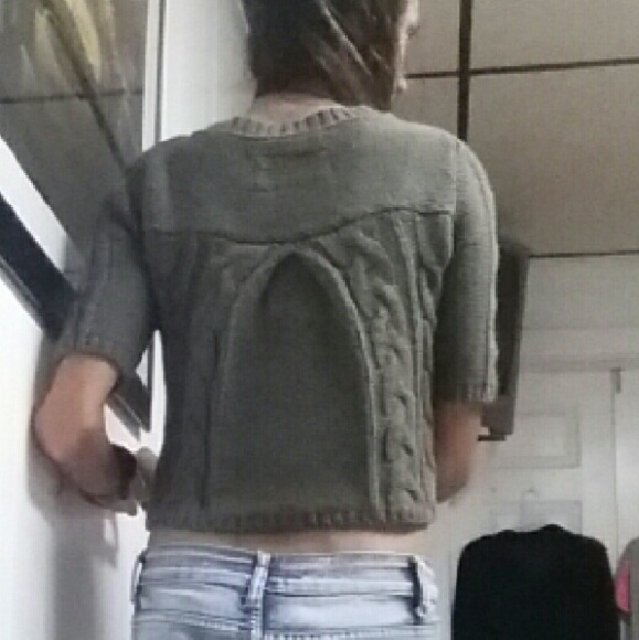Tops - Small knitted American Eagle cropped sweater.