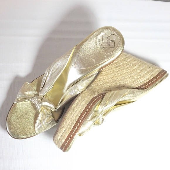 BCBGENERATIONS Gold Platform Wedges - Picture 3 of 4