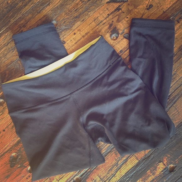 lululemon crop leggings-only worn a few times