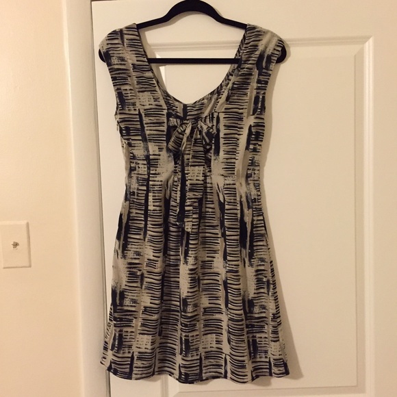 Pattern Portrait Dress - Picture 2 of 3