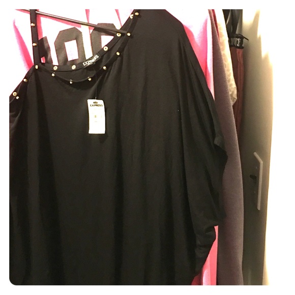 Express cold shoulder top NWT