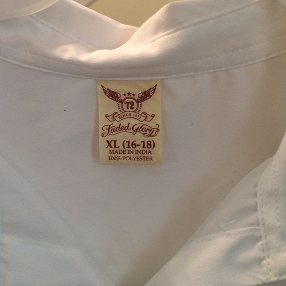 Where button down blouse - Picture 2 of 3