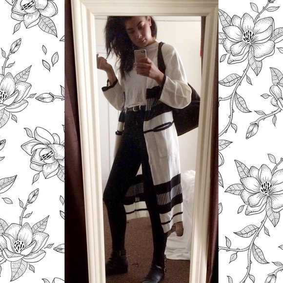 Cozy Long black/white Knit Cardigan. - Picture 2 of 3