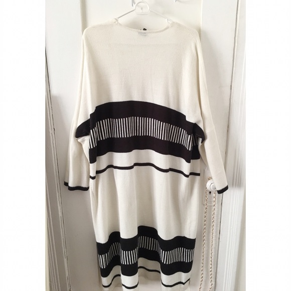 Cozy Long black/white Knit Cardigan. - Picture 3 of 3