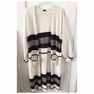 Cozy Long black/white Knit Cardigan.