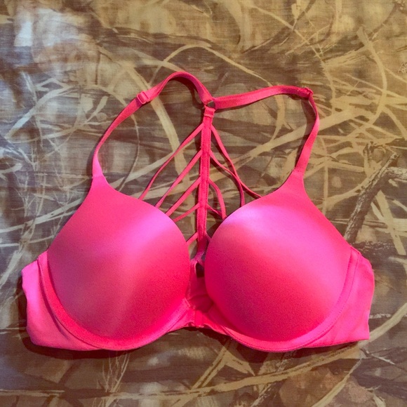 Victoria's Secret Bombshell plunge