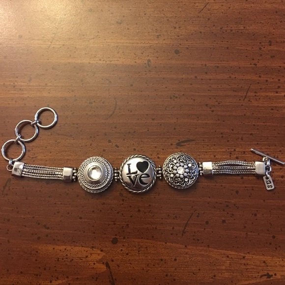 4 ginger snaps and bracelet