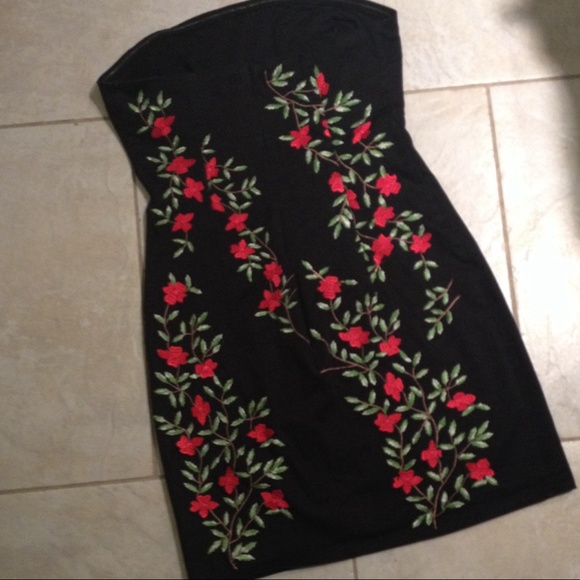 Guess Embroidered Strapless Mini Dress - Picture 4 of 4