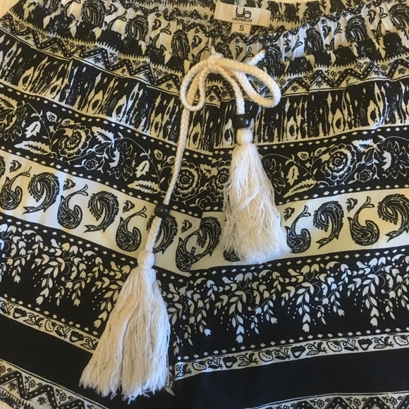 Black White printed shorts - Picture 2 of 4