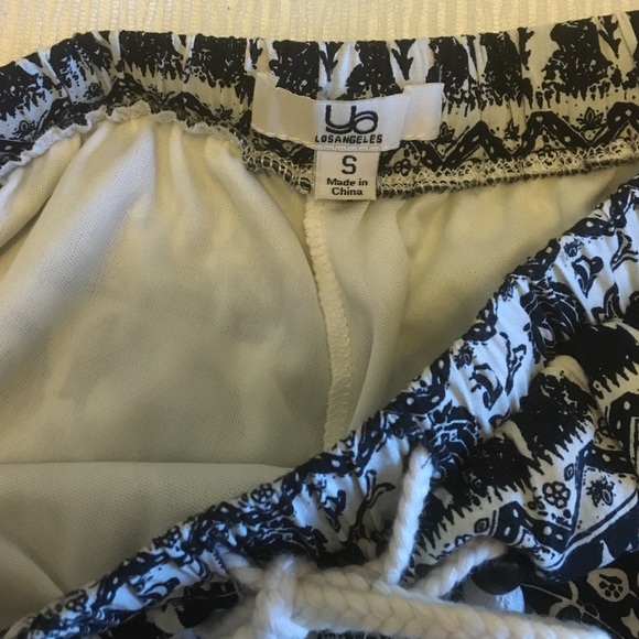 Black White printed shorts - Picture 3 of 4