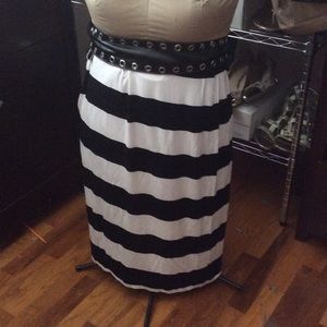 Trendy stretch midi skirt