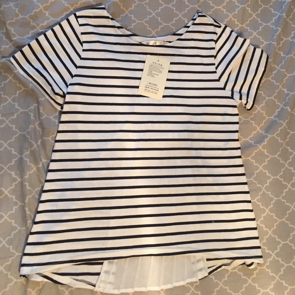 Last one!!! Stripped top with detailed back - Picture 2 of 2