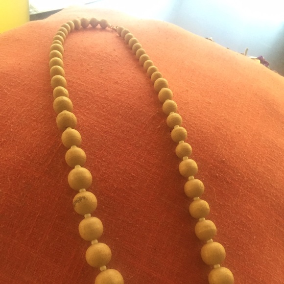 Neutral accessory - Picture 2 of 2