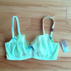 NWT Victoria's Secret Fashion Show 34D lace bra