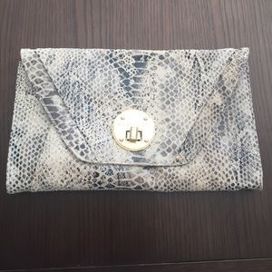 Elliot Lucca clutch