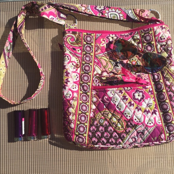 Barely been used Vera Bradley cross body!