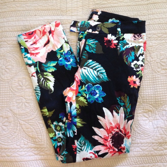 H&M Pants - H&M floral crop pants Sz 2